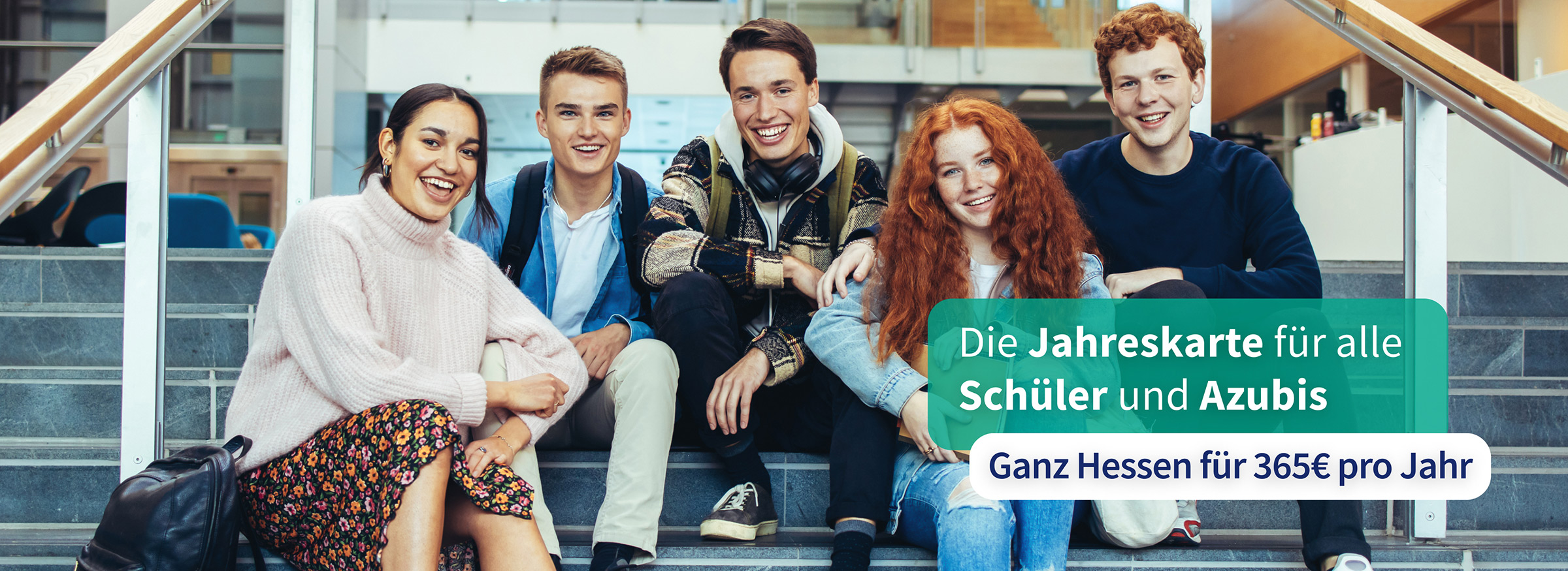 Foto von Schülern auf einer Treppe mit dem Text "Die Jahreskarte für alle Schüler und Azubis - Ganz Hessen für 365€ pro Jahr"